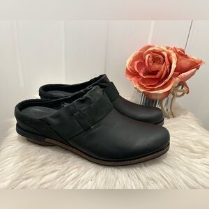 Patagonia Women’s Mule Black Leather Size 9.5 Pointed Toe